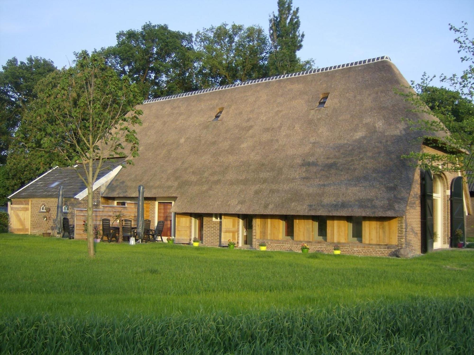 Quaint Farmhouse In Geesteren With Meadow View Extérieur photo