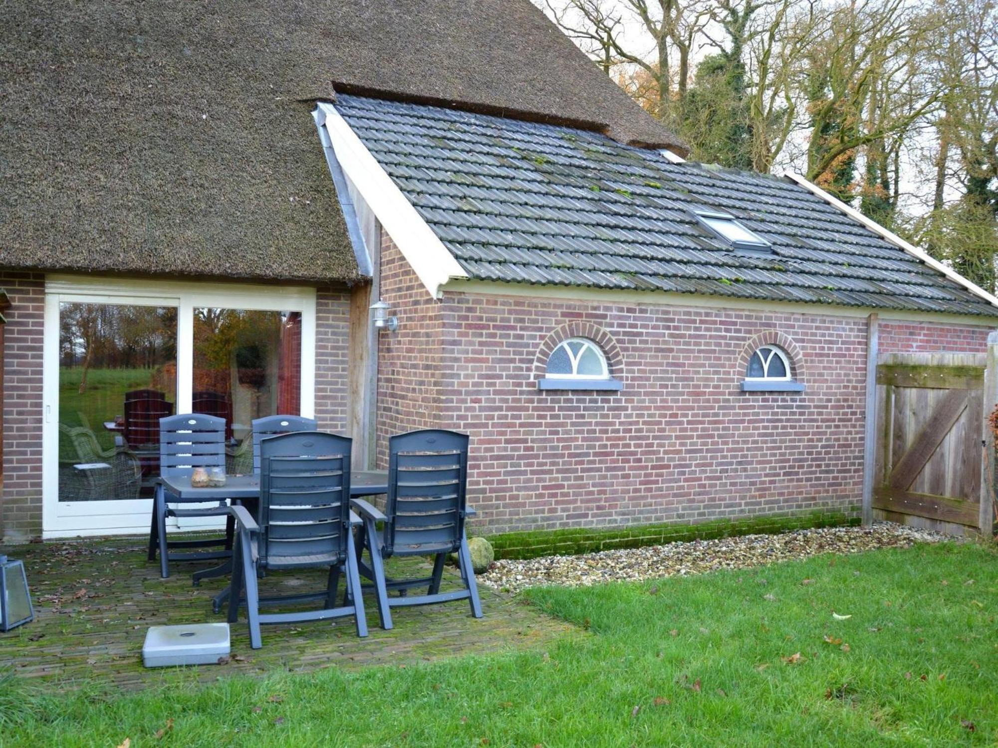 Quaint Farmhouse In Geesteren With Meadow View Extérieur photo